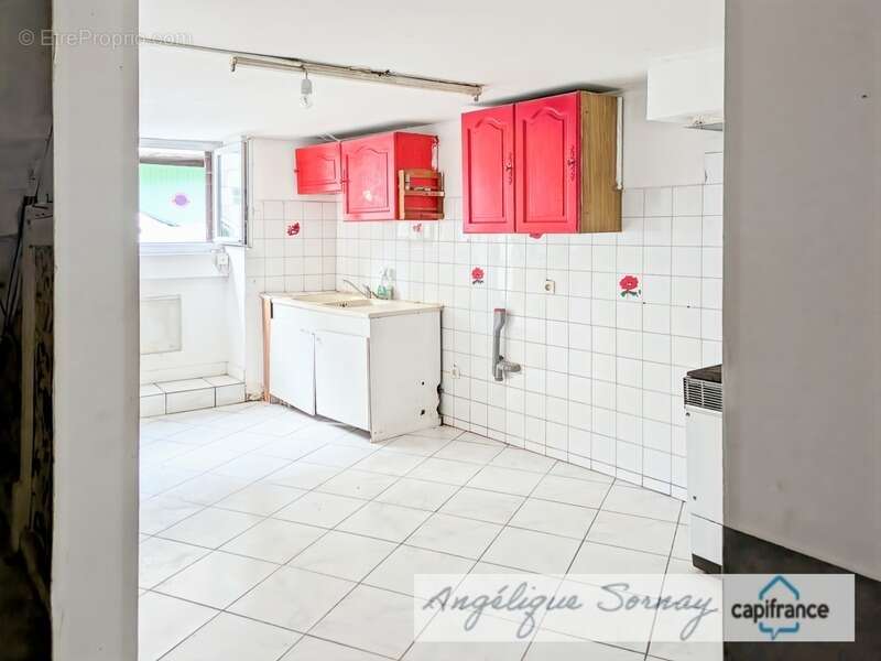 EXCLUSIVITÉ – Maison mitoyenne à fort potentiel de 229 m² sur 3 niveaux avec garage – Sellières - photo 6