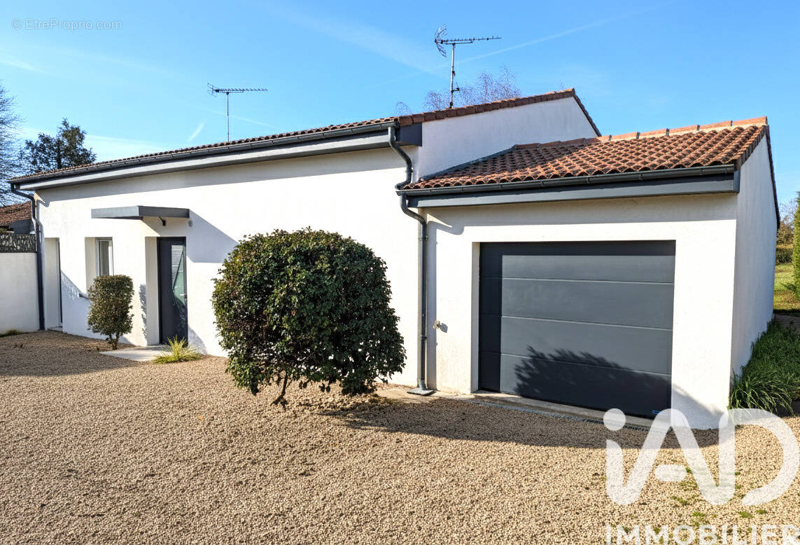 Photo 1 - Maison à COGNAC