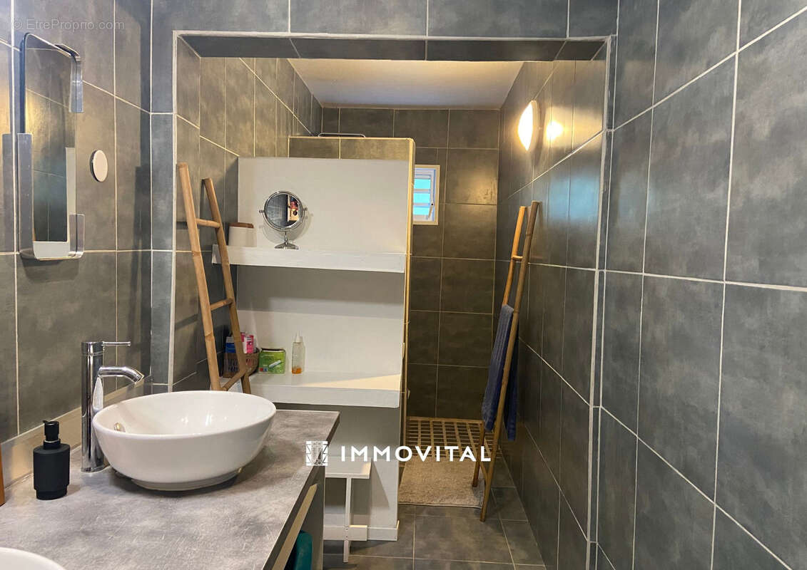 Maison à CAPESTERRE-BELLE-EAU