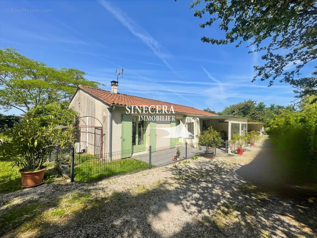 Maison à CHAMPAGNE-ET-FONTAINE