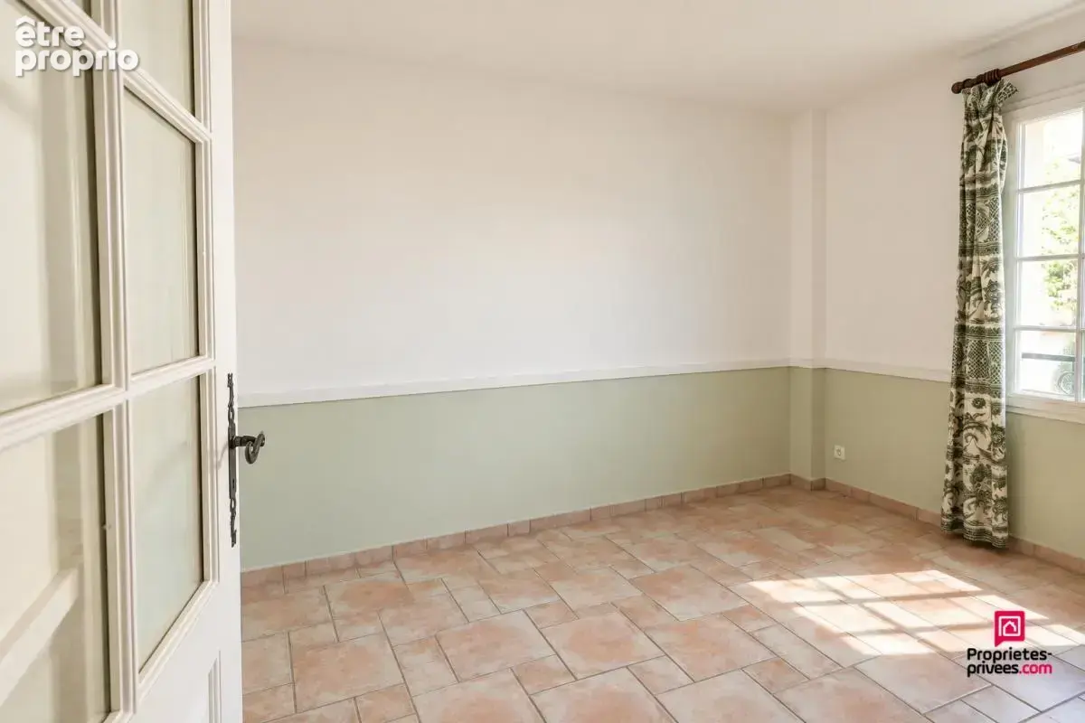 SOLAIZE - Maison de caractère avec sous-sol et terrain piscinable - photo 5