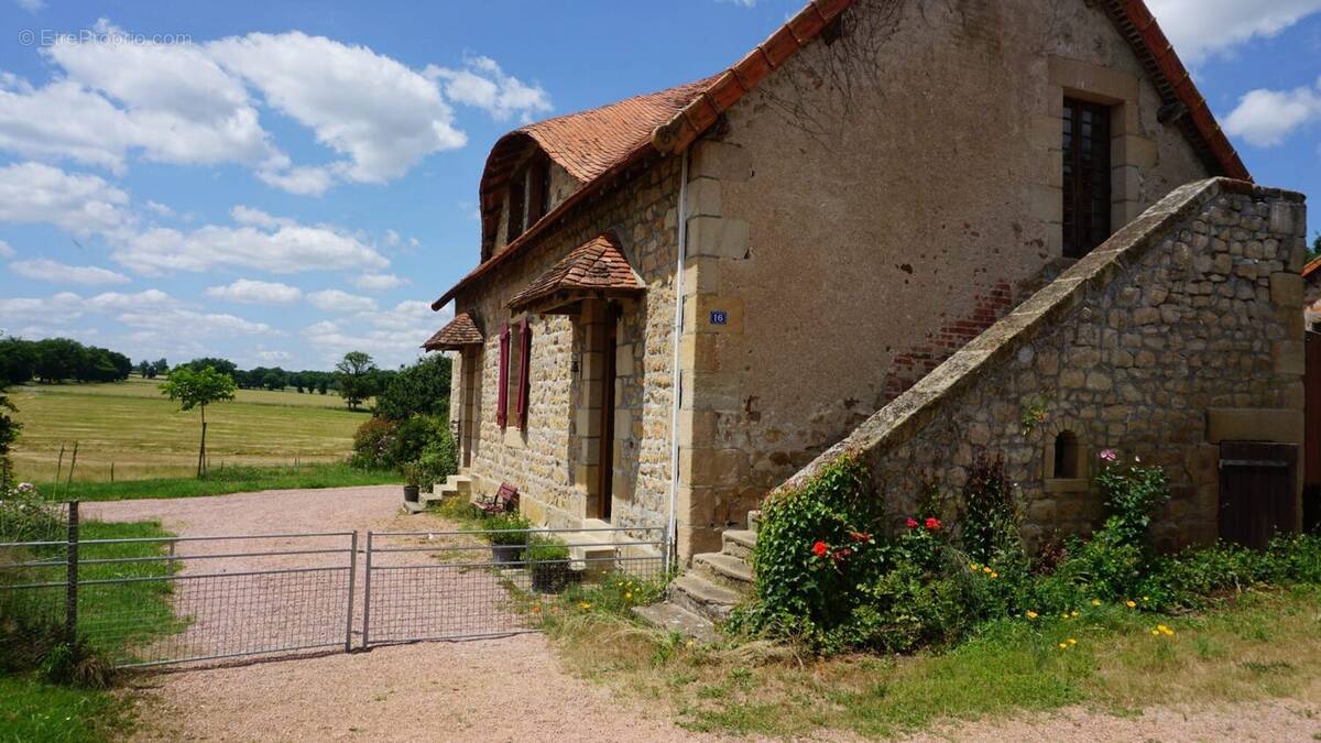 Maison à COSNE-D&#039;ALLIER