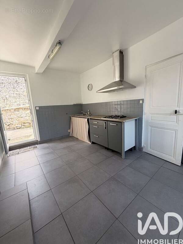 Maison 100 m² à Ville-Saint-Jacques  - photo 5