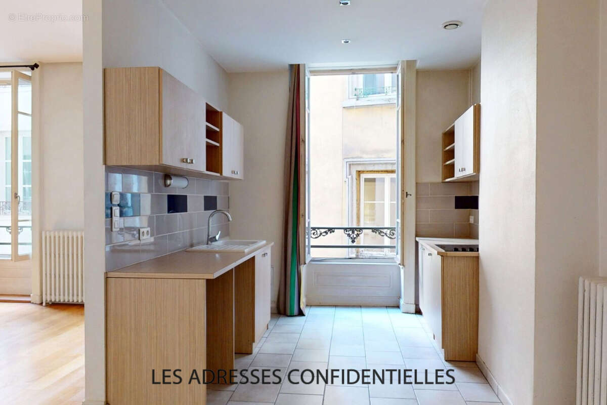 LYON 2 - Cœur  presqu'île dans superbe copropriété - Bel appartement  3 pièces - photo 3