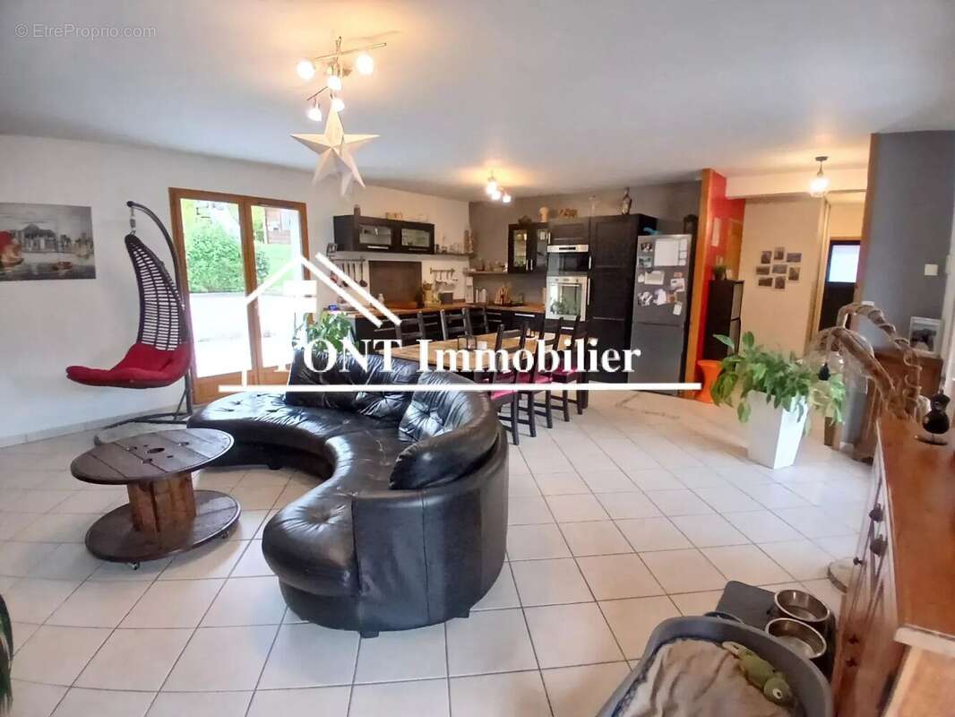 Maison à LA TERRASSE-SUR-DORLAY