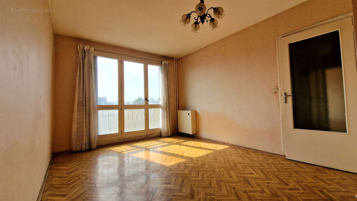 Appartement à SAINT-JULIEN-LES-VILLAS