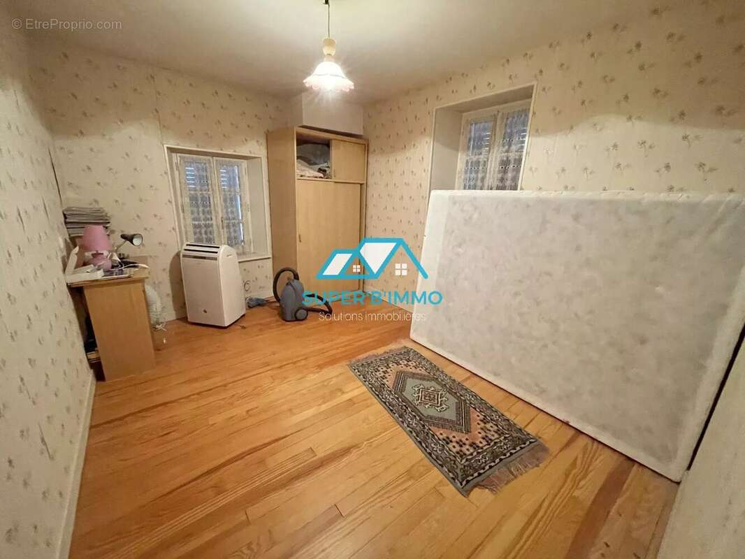 Maison à CHAMPAGNAC-LE-VIEUX