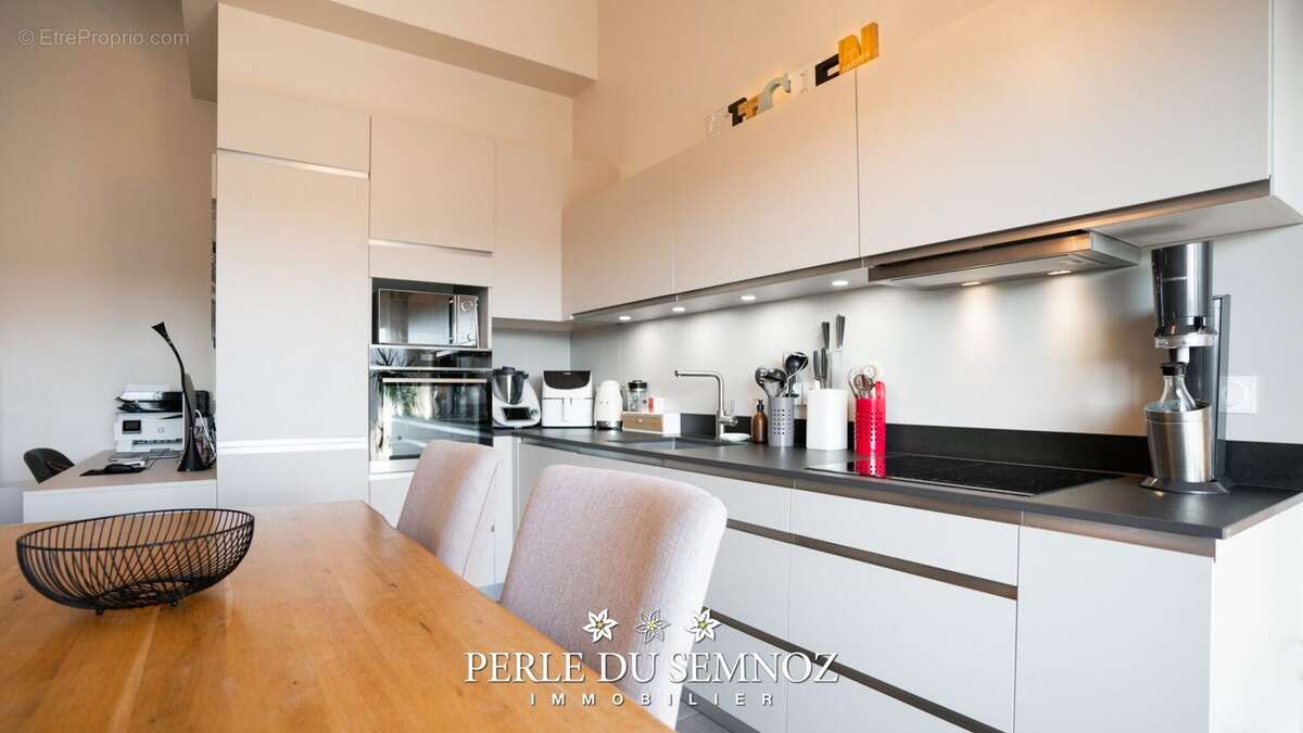 Appartement à POISY