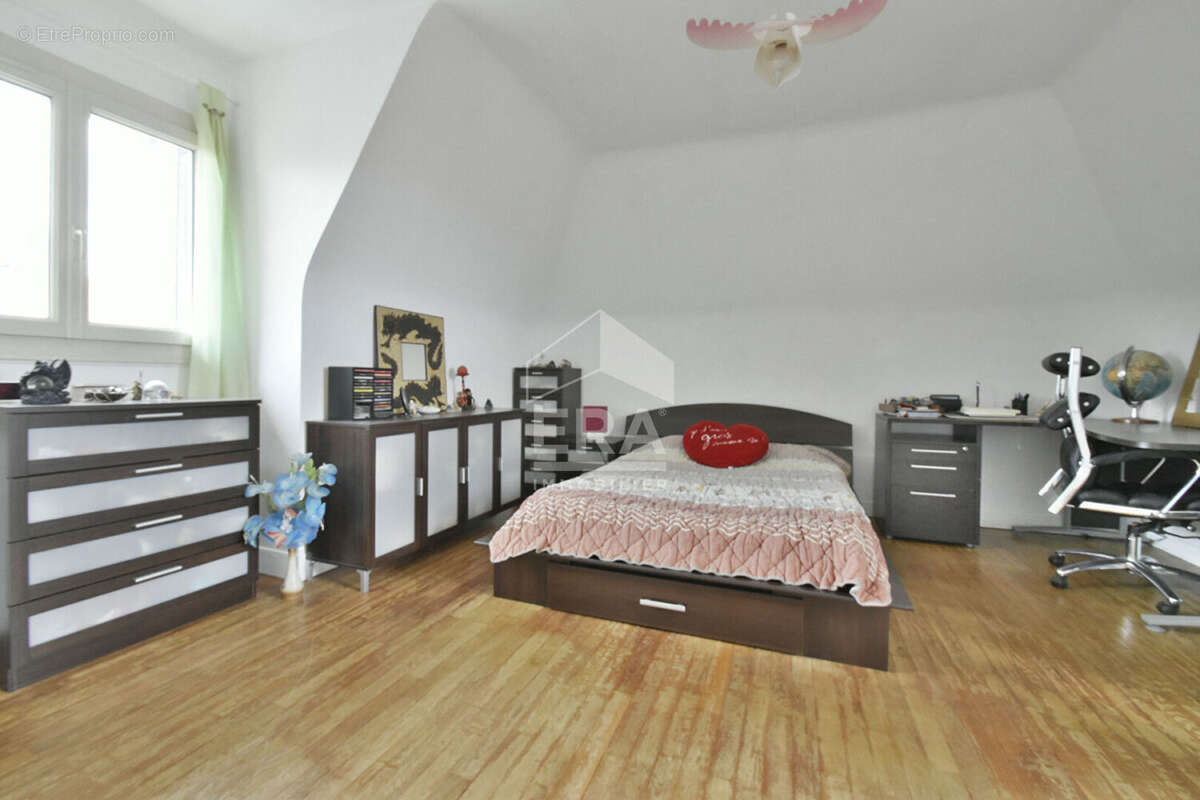 Maison à BEYNES