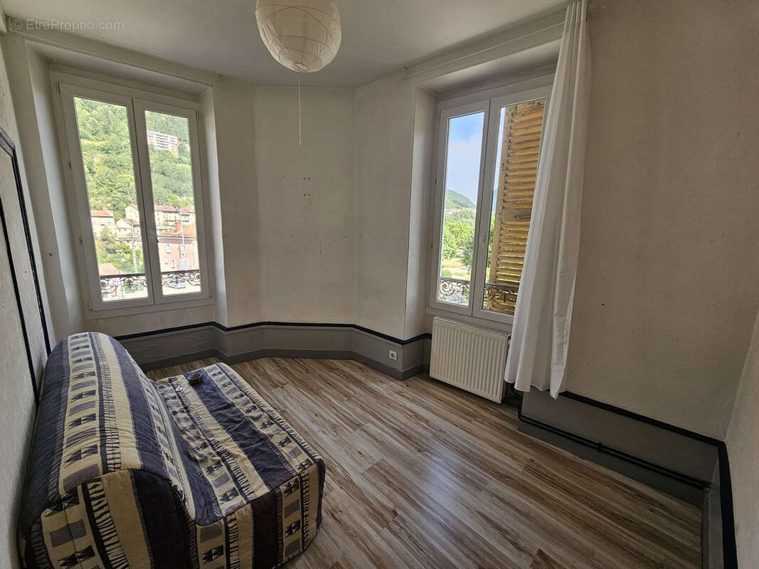 Saint-Claude : appartement type F6 de 130m2 en duplex - photo 9