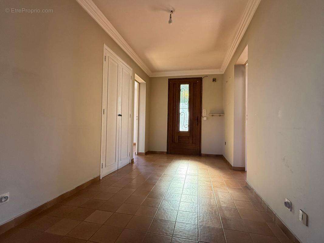 Maison à SAINT-ETIENNE-DE-FONTBELLON