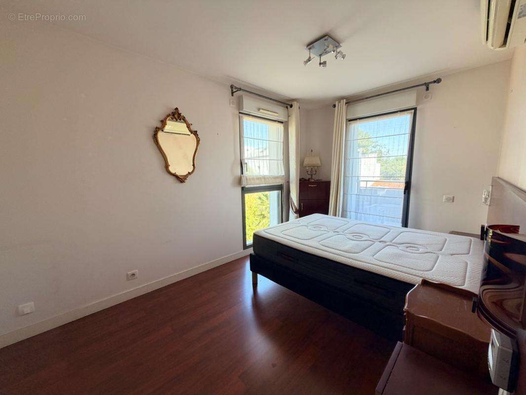 « Exceptionnel appartement de 90 m² dans le quartier recherché de Saint-Éloi, à La Rochelle – Résidence de standing, calme, lumi - photo 10