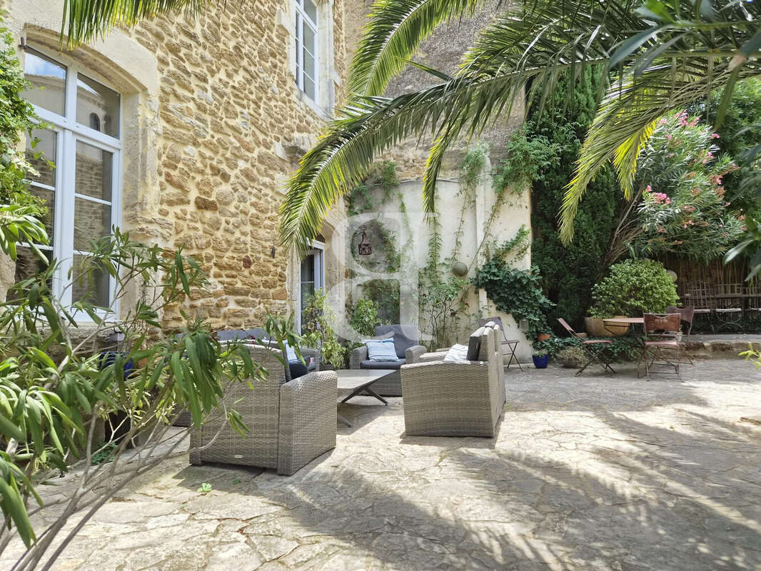 Maison 288 m² à Suze-La-Rousse  - photo 5