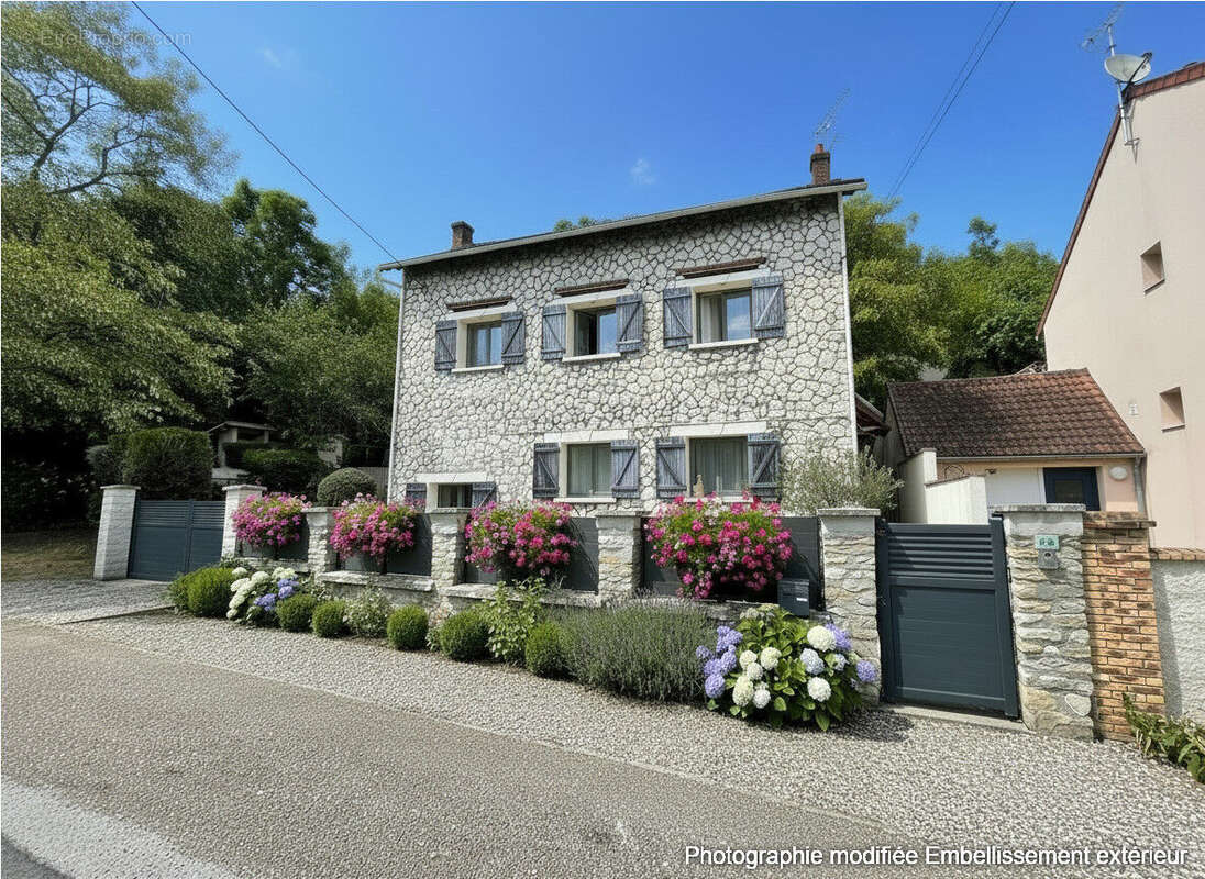 Maison à FOLLAINVILLE-DENNEMONT