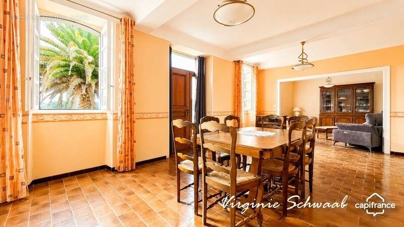 TILH (40) – Maison de 9 pièces avec dépendances sur plus de 3 000 m² de terrain - photo 10