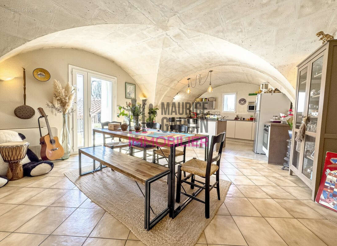 Maison, 7 pièces 13690 Graveson - Maison à GRAVESON