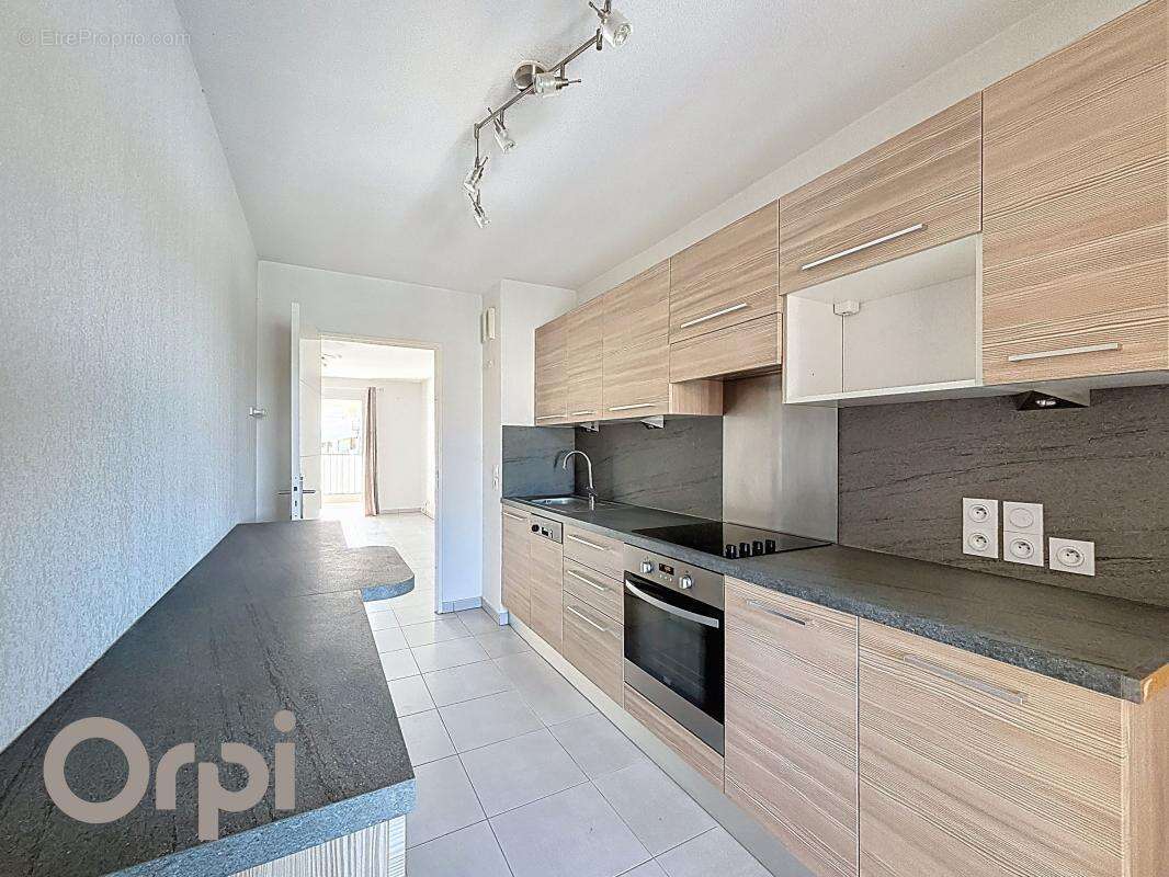 Appartement à ROQUEBRUNE-SUR-ARGENS