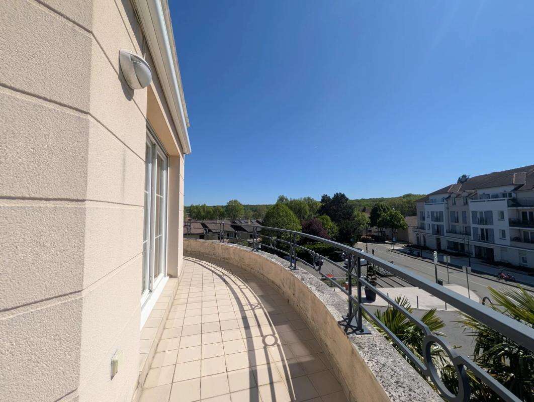 Appartement à LES CLAYES-SOUS-BOIS