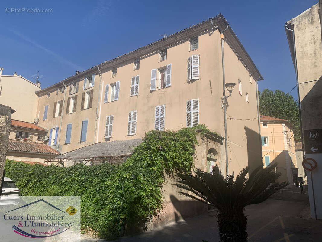 Appartement à CUERS