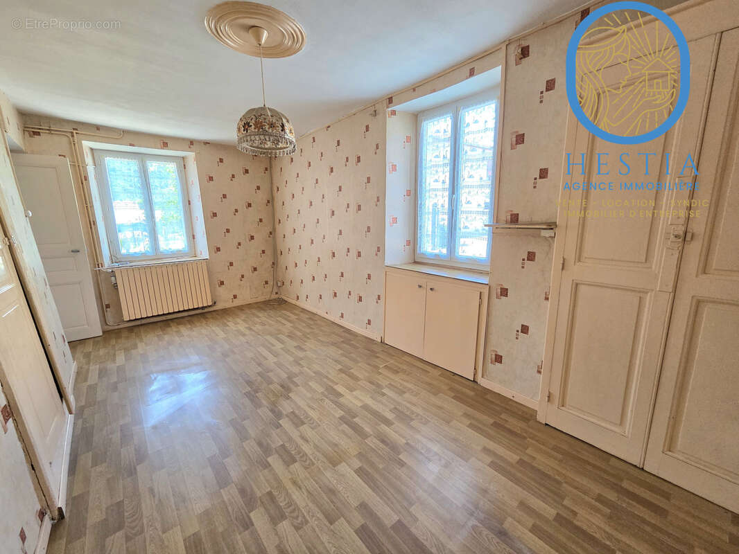 Beaucroissant, maison ancienne avec jardin - photo 11