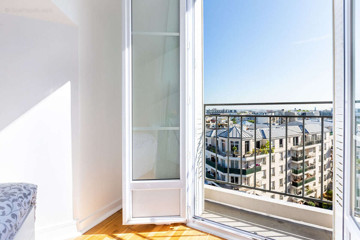 Appartement à COURBEVOIE