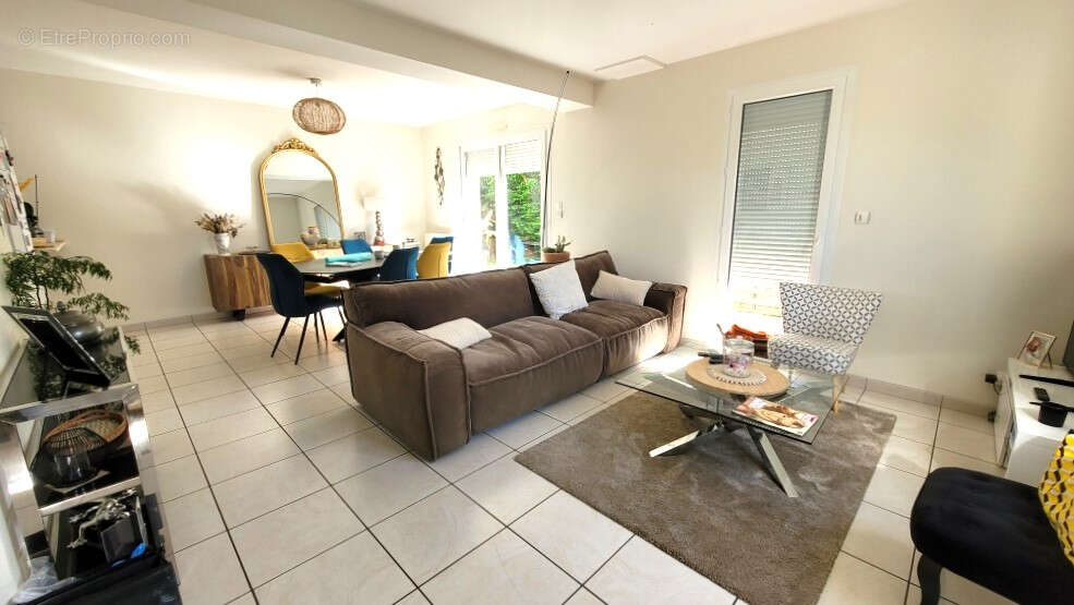 EXCLUSIVITE : hors lotissement, maison en excellent état de 5 pièces sur un terrain de 794m² - photo 4