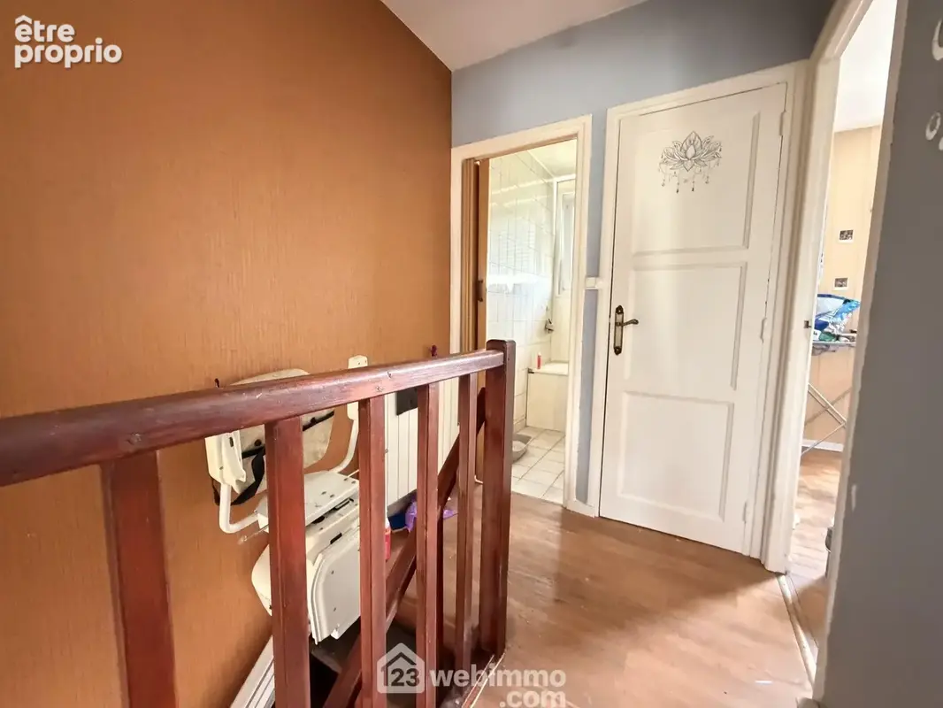 A l'étage, le palier distribue ...