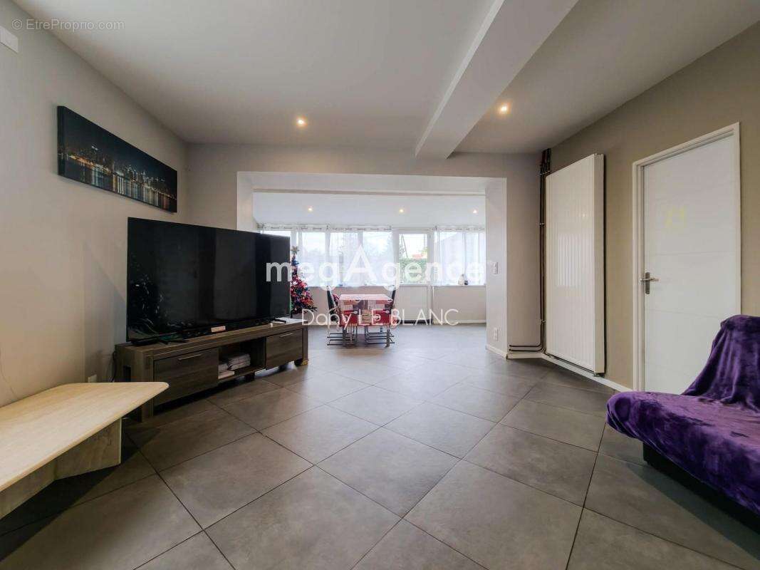 Maison familiale rénovée au cœur de Voves - photo 2