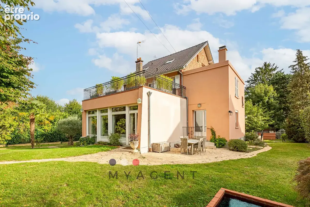 Bougival / Louveciennes - Maison de caractère, jardin de 1 200 m² et dépendance - photo 2