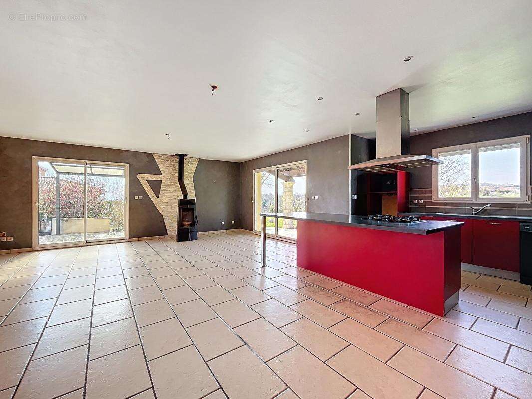 Maison à SAINT-DONAT-SUR-L'HERBASSE