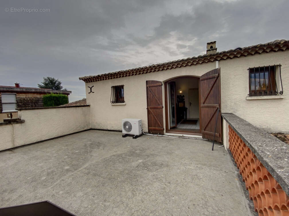 Maison à SAINT-BEAUZIRE