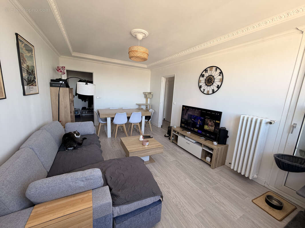 Appartement à ALLONNES