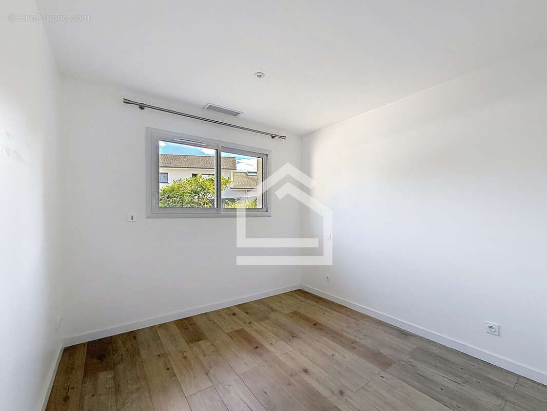 Saint Aubin de médoc - Exclusivité - Maison avec trois chambres et garage dans un environnement privilégié - photo 8