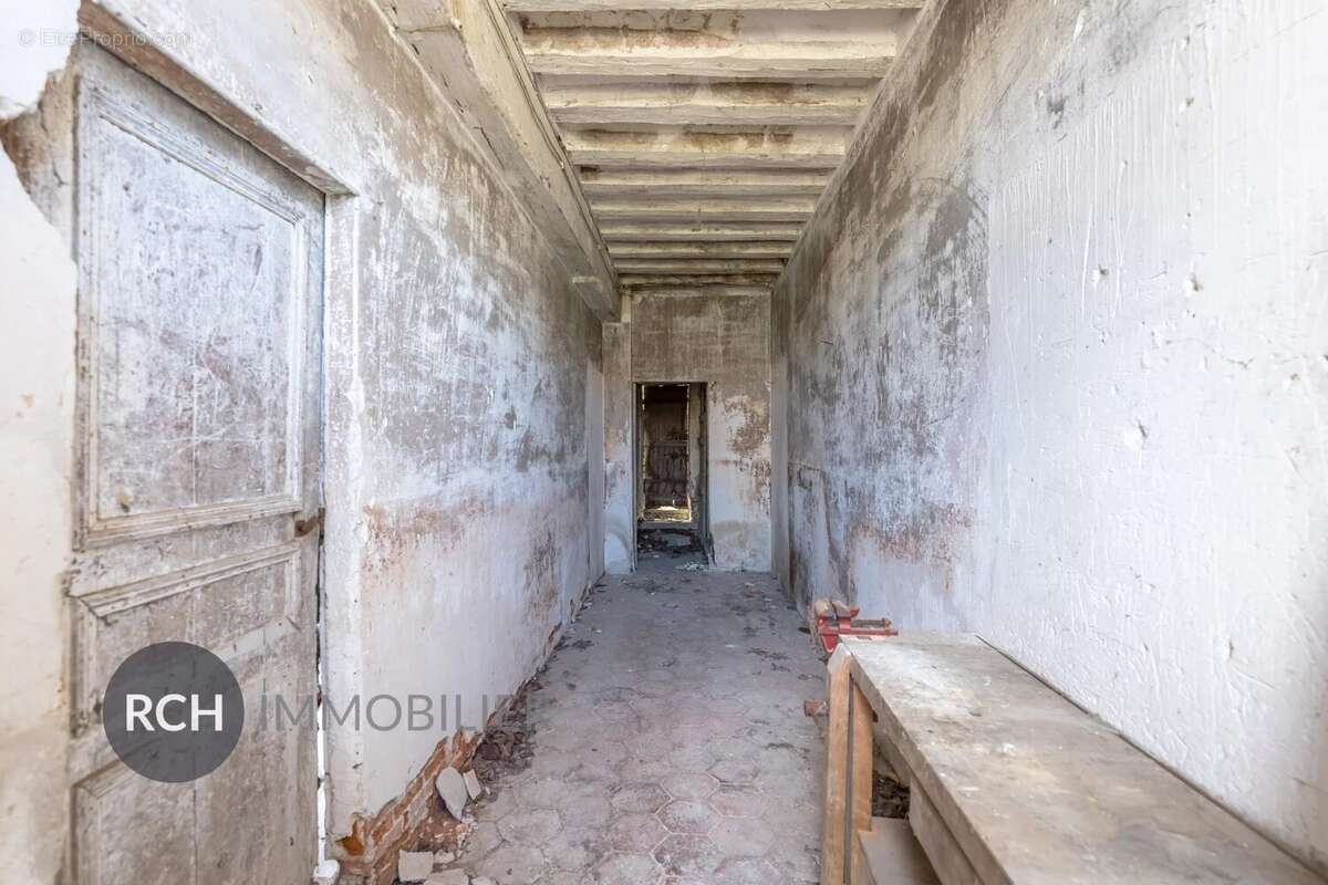 Maison à LA QUEUE-LES-YVELINES