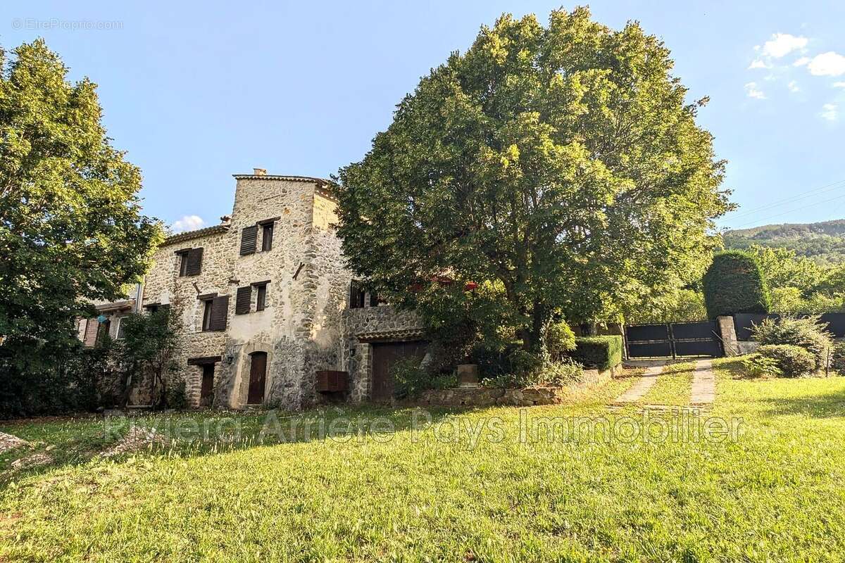 Maison à ENTREVAUX