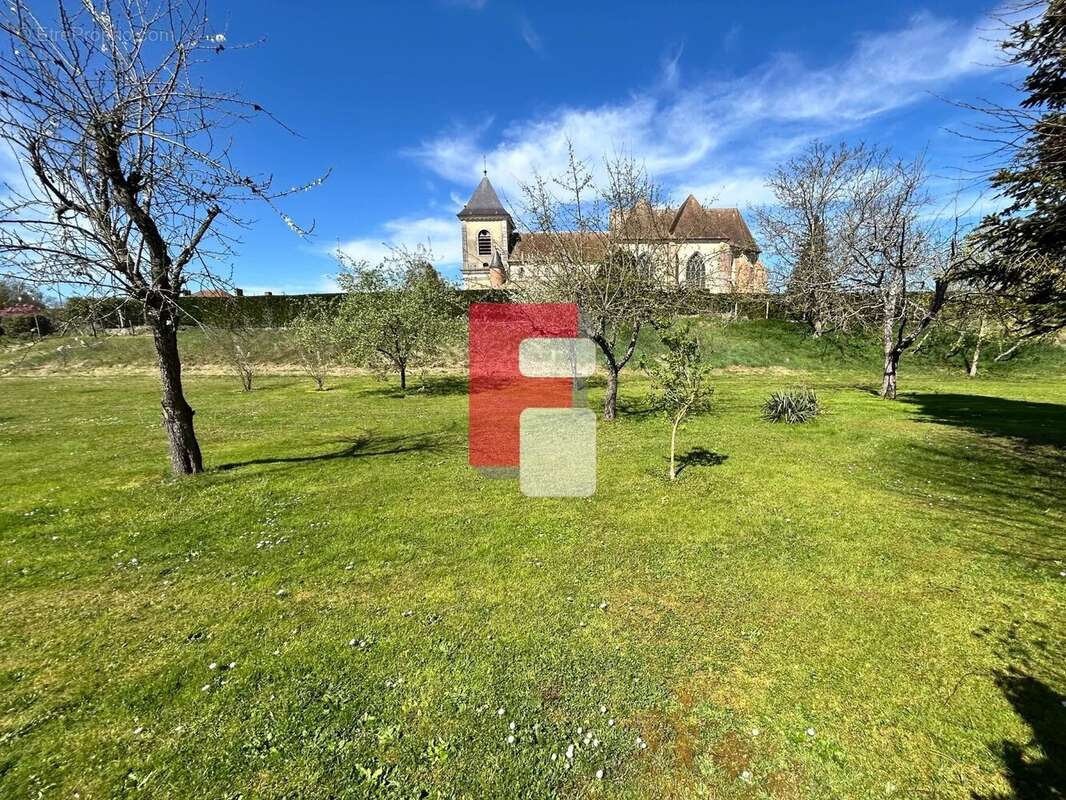 Terrain à MONTIERAMEY