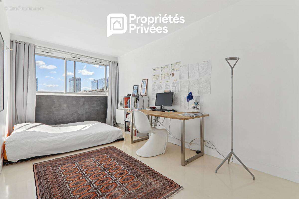 Appartement à COURBEVOIE