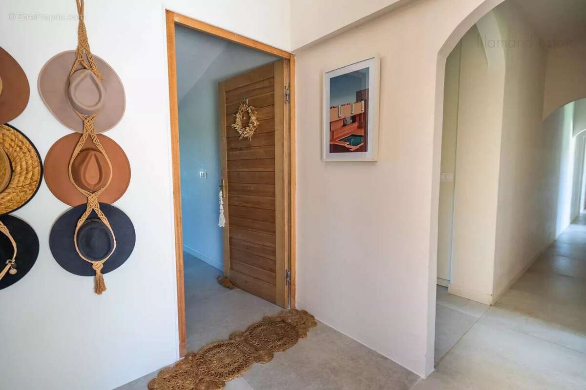 Guadeloupe - villa meublee - 8 pieces - photo 8