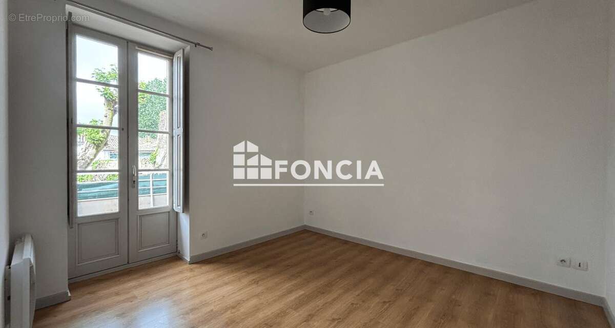 Appartement à ROQUEMAURE