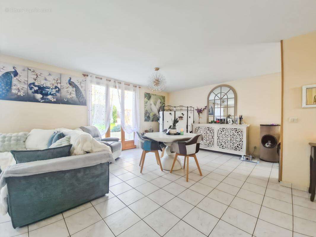 Maison à NOYEN-SUR-SARTHE