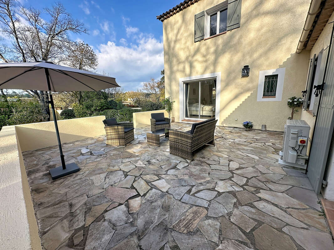 Maison à BAGNOLS-EN-FORET