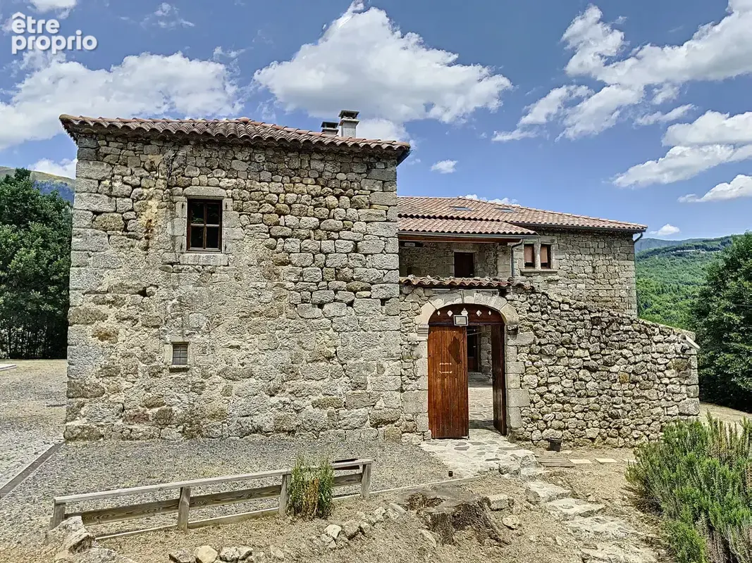 Une bastide du 16ème siècle rénovée de 260 m2 hab., aménagée en 2 logements et annexes, cour intérieure, pisci - photo 7
