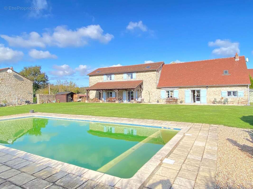 Grande maison principale, deux maisons d'hôtes et deux piscines - photo 23