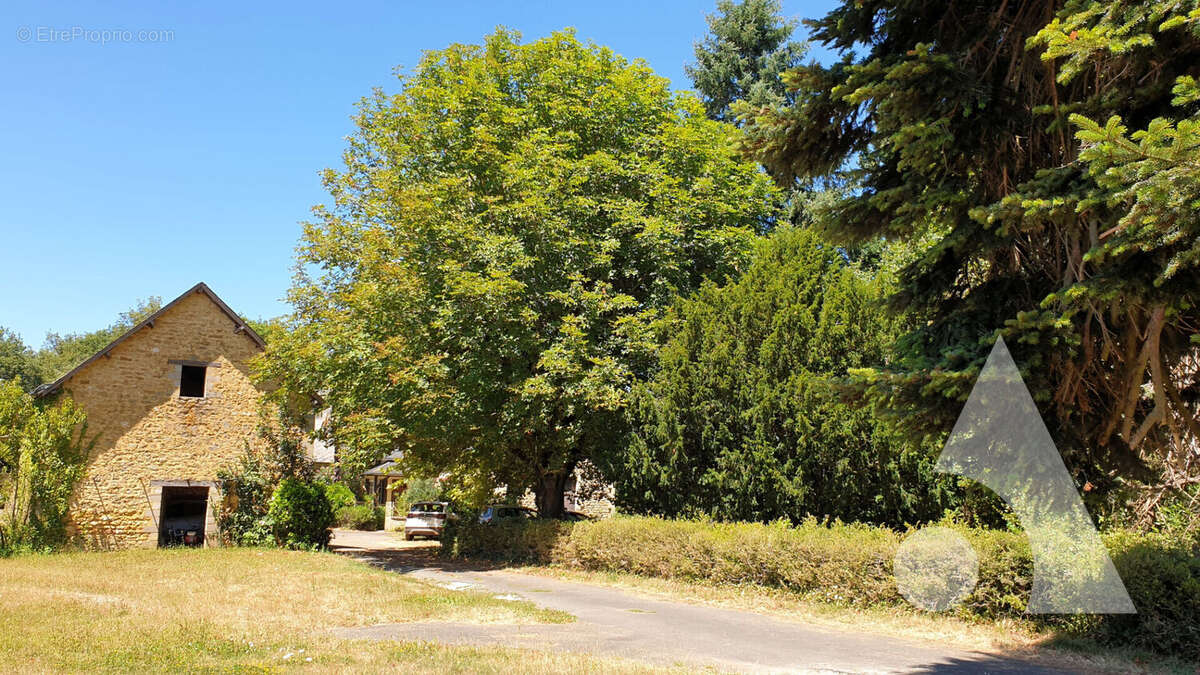 Maison à SALIGNAC-EYVIGUES
