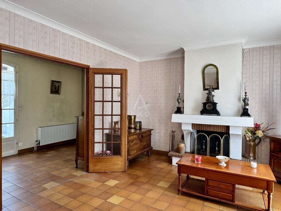 Maison à MAGNAC-SUR-TOUVRE