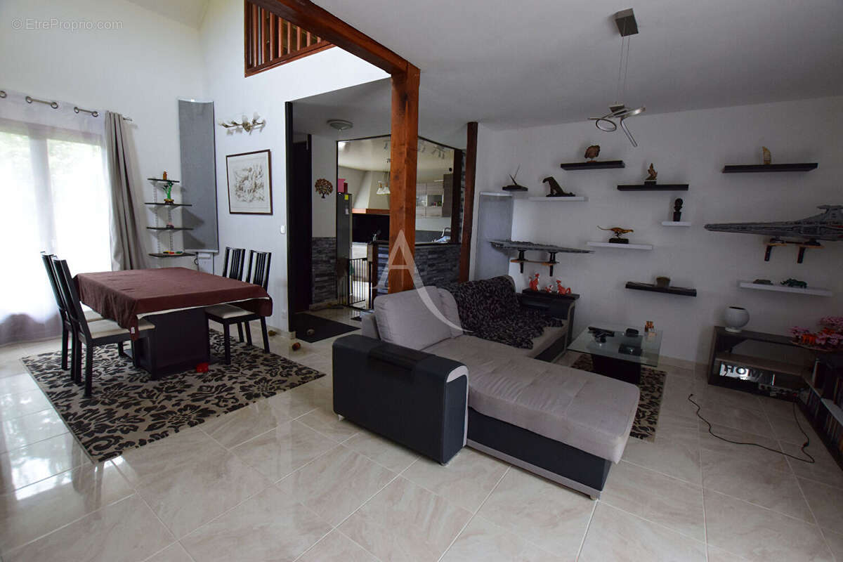 Maison à MONTIGNY-LENCOUP