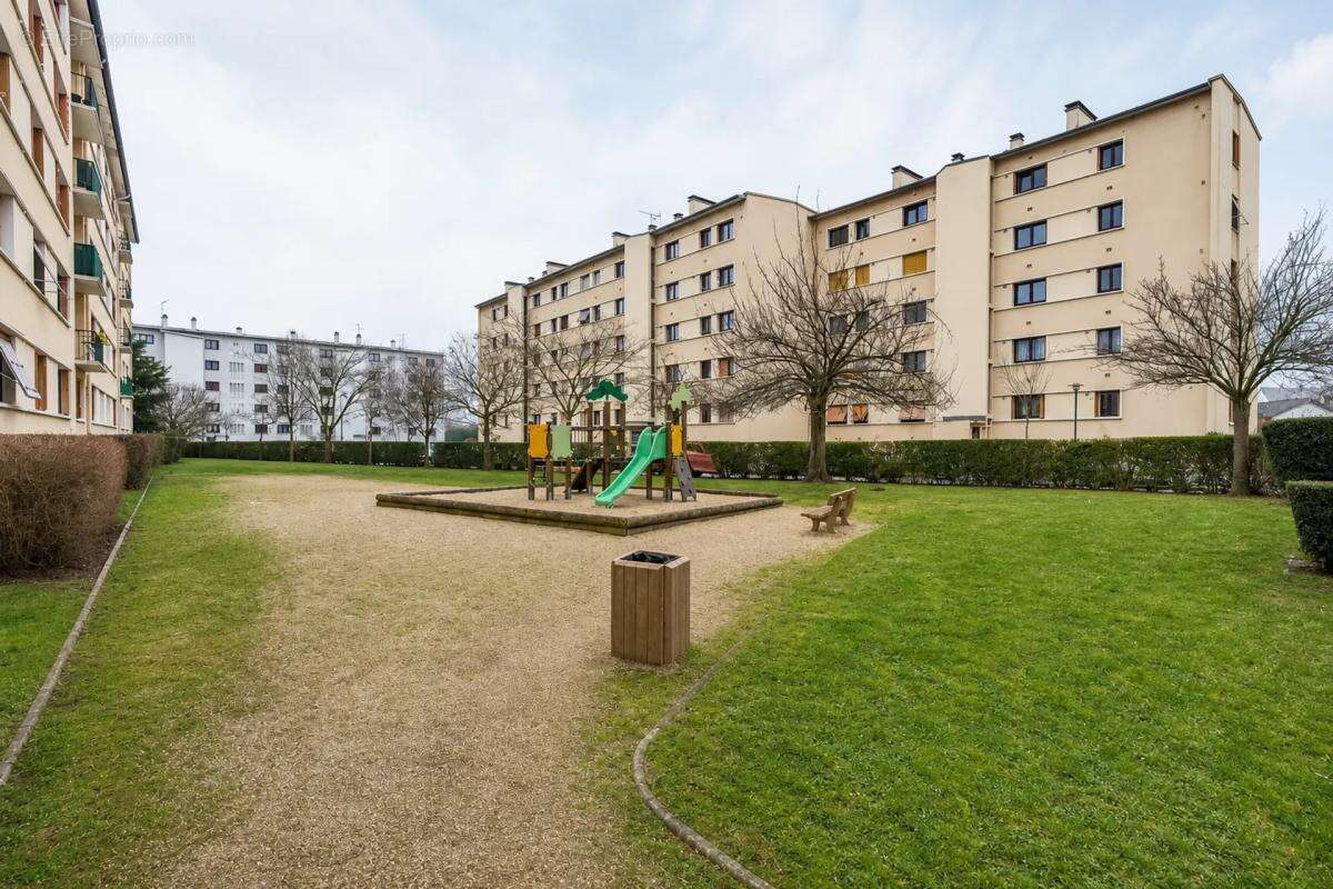 Appartement 3 pièces de 58 m2 en vente à Les Clayes-sous-Bois - Idéal pour investisseurs - photo 8