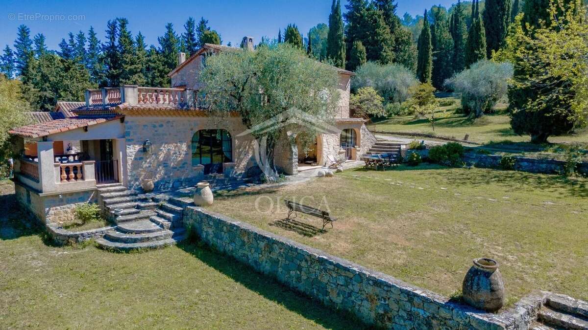 Mougins - Propriété comprenant deux Villas avec Piscine - photo 4
