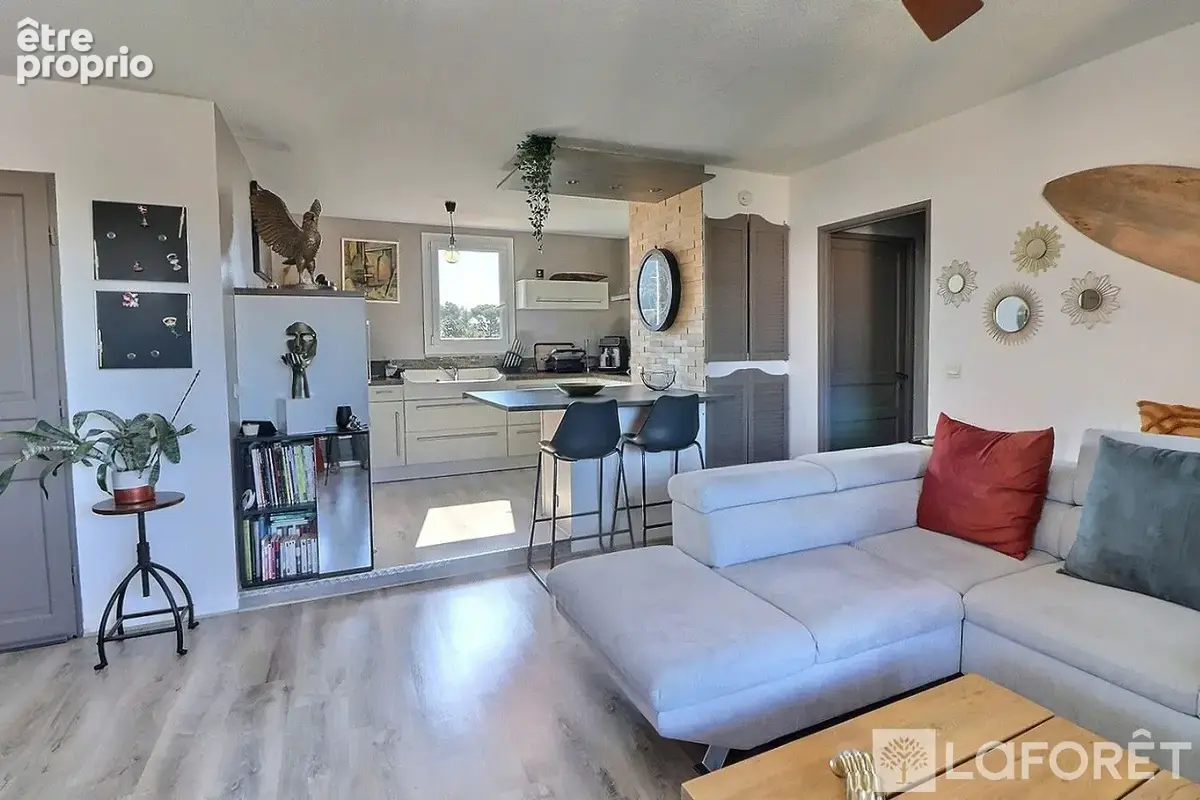 Hyeres appartement  3 pièces en dernier étage - photo 2