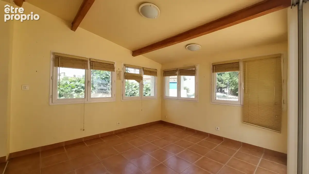 Maison familiale 4 faces  550 m² de terrain  Secteur calme et recherché - photo 3